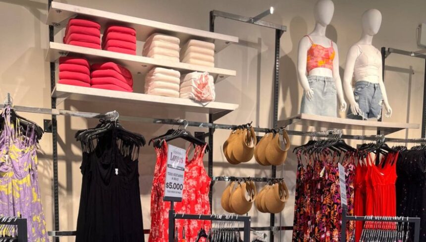 Vuelve la oferta de ropa a $5.000 en multitienda Corona: Conoce los días de esta promoción