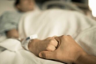 Tras el fallecimiento de Luis Larraín: ¿Cuál es la diferencia entre sedación paliativa y eutanasia?