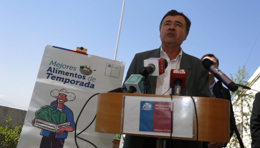 Ministro de Agricultura informa variación de precios en alimentos: Baja en papas y desafíos con cerezas