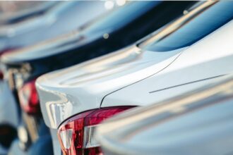 ¿Hasta cuándo tengo plazo para grabar patente en espejos y vidrios de mi auto?