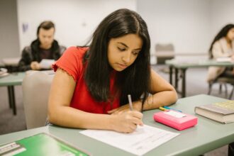 Ranking 2024: Las carreras universitarias mejor remuneradas en Chile