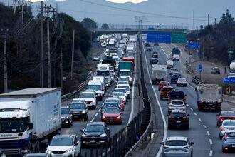 Balance fin de semana largo: 322 mil vehículos dejaron la capital y 12 personas fallecieron en accidentes