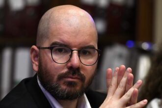 Giorgio Jackson presenta acciones judiciales por injurias, calumnias y difamaciones tras su salida del Ministerio