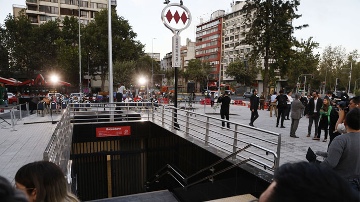Reabren el acceso a linea 1 de estación Baquedano del Metro de Santiago tras más de cuatro años