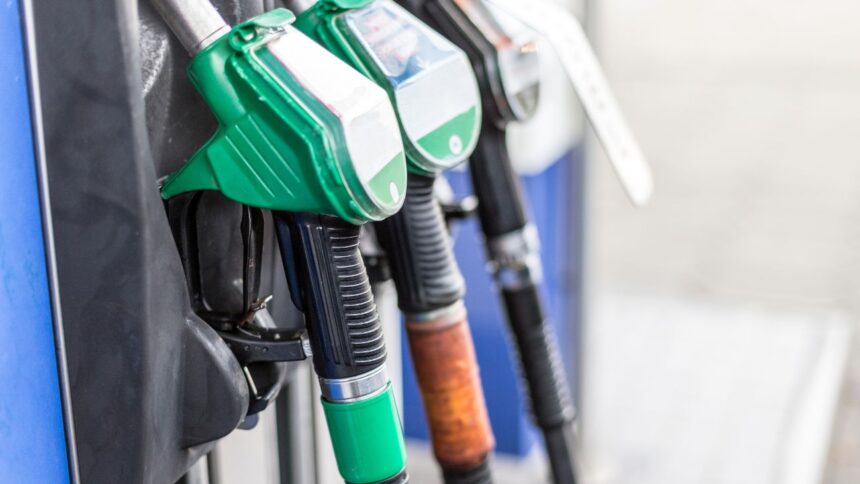 Posible alza en el precio de la bencina: ¿Cuánto podría subir en los próximos días?