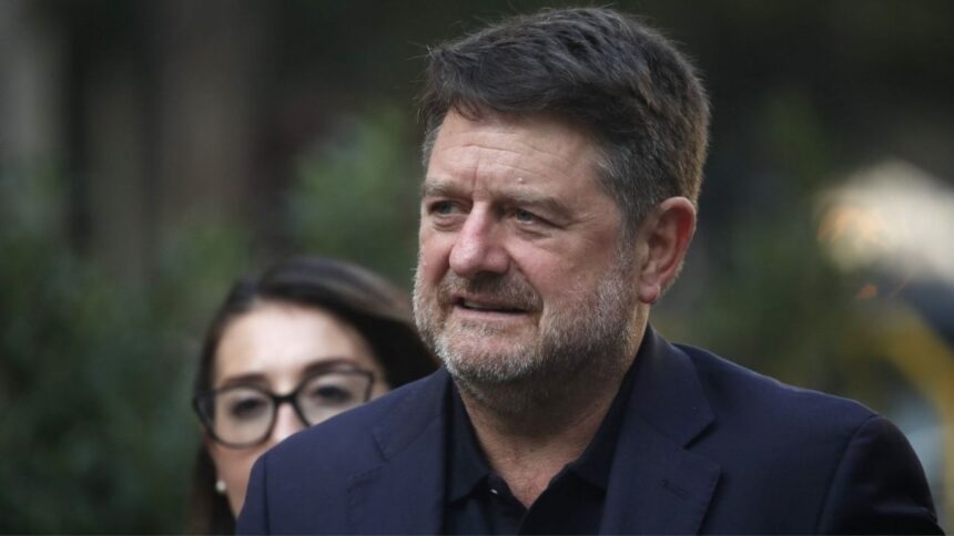 Propuesta de Claudio Orrego: Crear "Barrio Rojo" en Santiago para regularizar comercio sexual