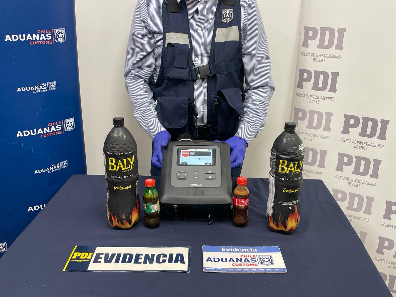 Detienen en aeropuerto a chileno con ayahuasca en su maleta Detienen en aeropuerto a chileno con ayahuasca en su maleta