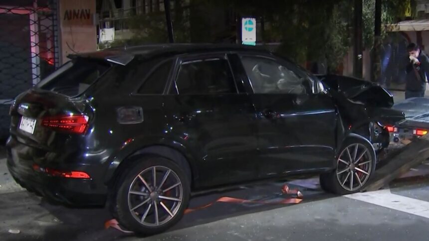 Choque y vuelco entre auto de lujo y furgón por exceso de velocidad