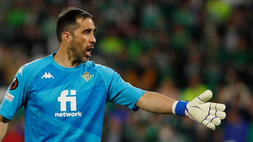 "Confirmado: Claudio Bravo dejará el Real Betis y habla sobre su futuro"