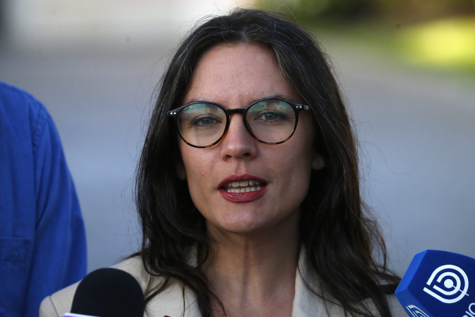 "Ministra Vallejo se pronuncia sobre el asesinato de funcionarios de Carabineros" "Ministra Vallejo se pronuncia sobre el asesinato de funcionarios de Carabineros"
