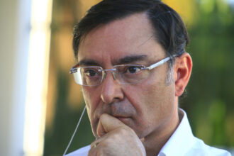 Allanamiento en Gobierno Regional Metropolitano por fraude al fisco a exintendente Guevara