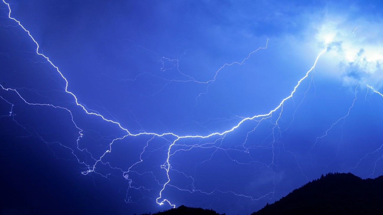 Tormentas eléctricas en Los Lagos y Aysén: aviso meteorológico de moderada severidad