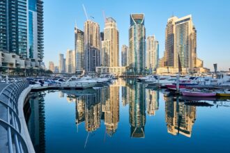 Presidente Gabriel Boric busca promover inversiones en Emiratos Árabes Unidos