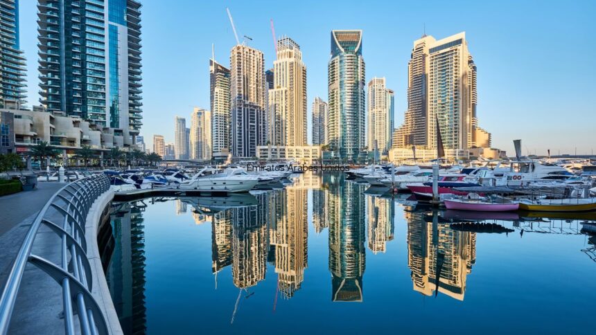 Presidente Gabriel Boric busca promover inversiones en Emiratos Árabes Unidos