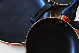 Aumento preocupante de gripe del teflón por mal uso de sartenes antiadherentes