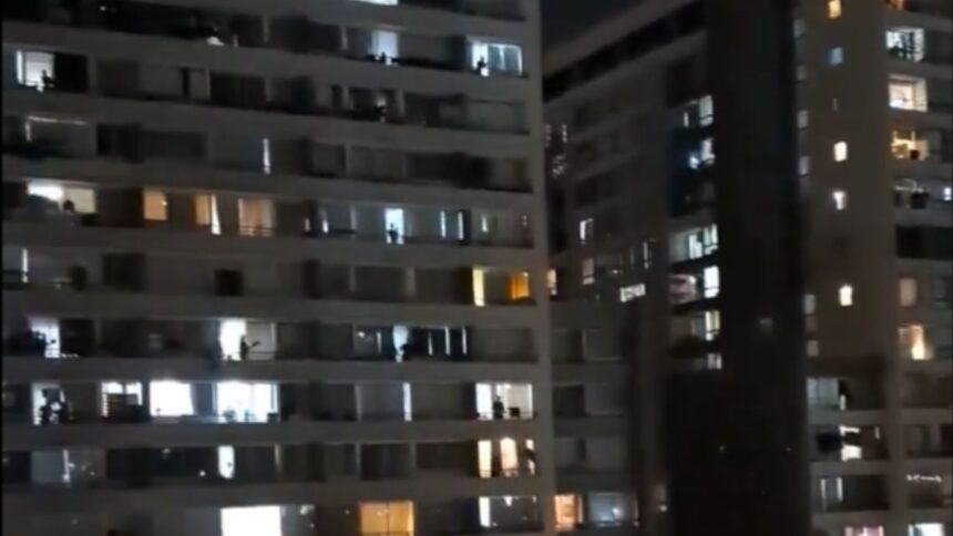 Cacerolazo en Santiago por fraude electoral en elecciones presidenciales de Venezuela