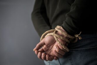 Delincuentes secuestran y abandonan conductor en robo de camión en Pudahuel