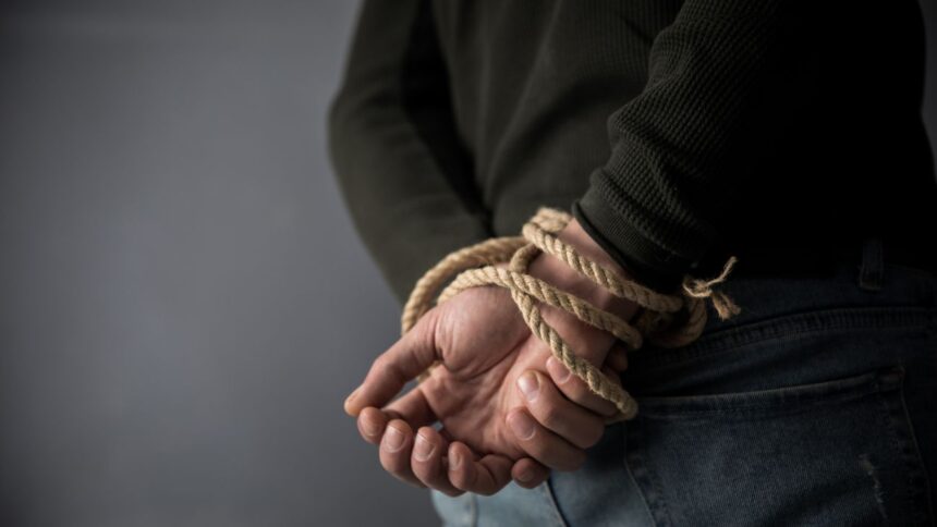 Delincuentes secuestran y abandonan conductor en robo de camión en Pudahuel