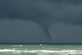 Posible formación de trombas marinas y tornados en Chile