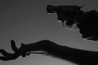 Carabinero frustra violento abordazo a disparos dejando a delincuentes en riesgo vital