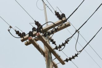 Enel y CGE activan planes de reforzamiento ante pronóstico de lluvias en RM