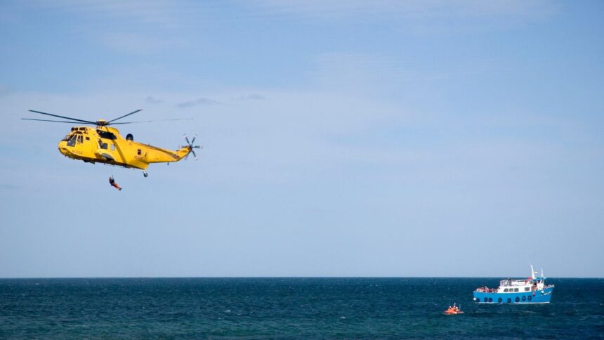 Continúa la búsqueda de la niña arrastrada por las olas en Valparaíso.