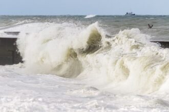 Marejadas en Valparaíso: daños materiales y medidas de prevención.
