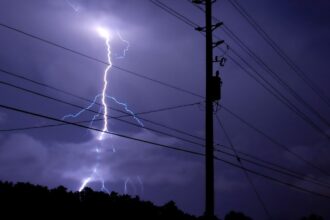 Se esperan tormentas eléctricas en Santiago debido al sistema frontal.
