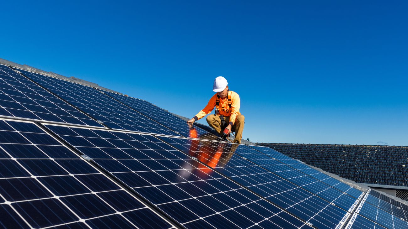 Colbún busca trabajadores para diferentes puestos en su empresa de energía eléctrica Colbún busca trabajadores para diferentes puestos en su empresa de energía eléctrica