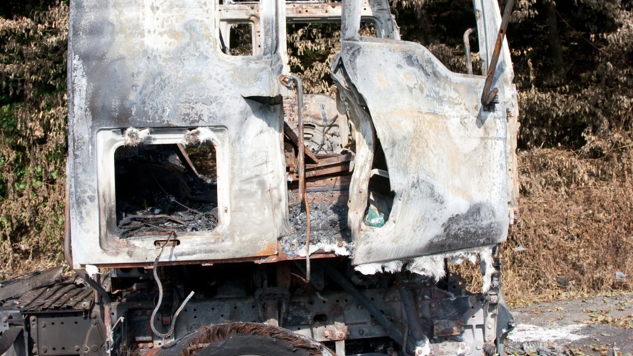 Camión en llamas: Incendio en la autopista Costanera Norte en Vitacura
