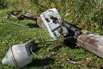 El costo de reponer un poste de luz en Santiago después del sistema frontal