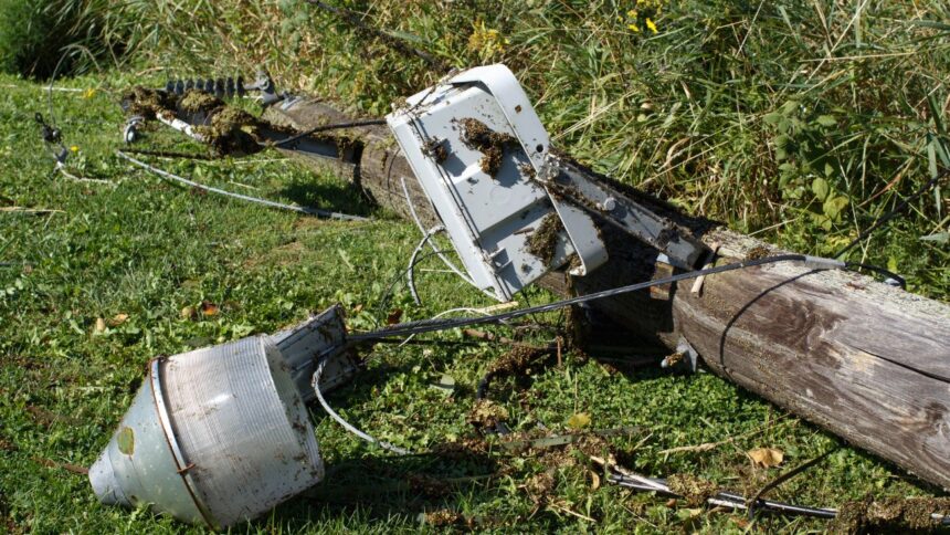 El costo de reponer un poste de luz en Santiago después del sistema frontal