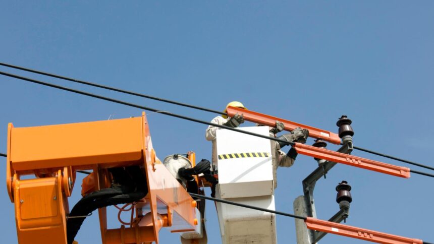 Multigremial demandará colectivamente a empresas eléctricas por cortes de suministro