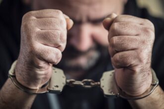 Sujetos condenados por sustracción de menor y amputación tras intento de engaño