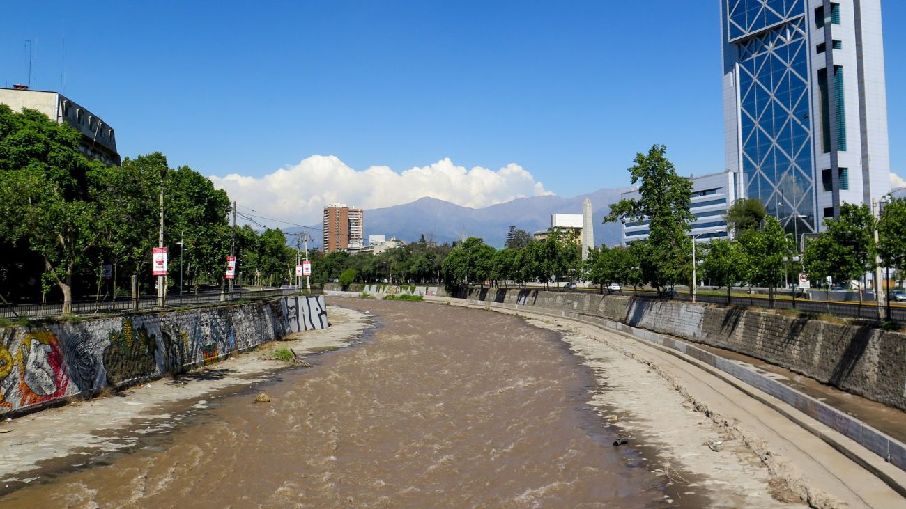 Encuentran cadáver en Maipú durante operativo policial en el río Mapocho Encuentran cadáver en Maipú durante operativo policial en el río Mapocho