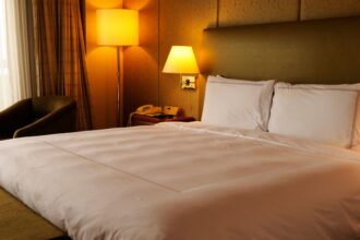 Rosa Agustina planea construir resort de lujo para adultos mayores en Olmué