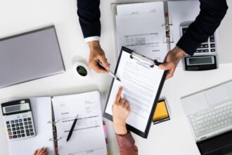 Empresa acusa falsificación de documentos en caso de despido de trabajadores