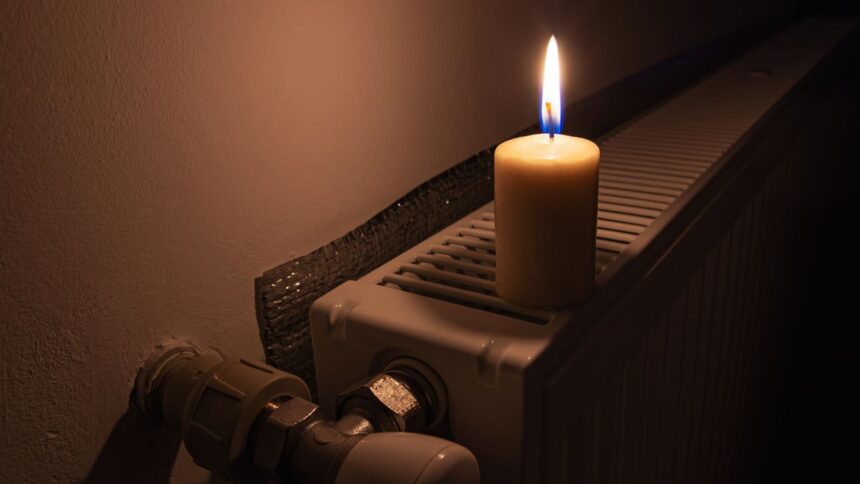 Compensaciones automáticas y reparaciones complementarias para afectados por cortes de luz en Chile