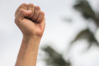 Vecinos de Villa Las Mercedes protestan por corte de luz de 12 días