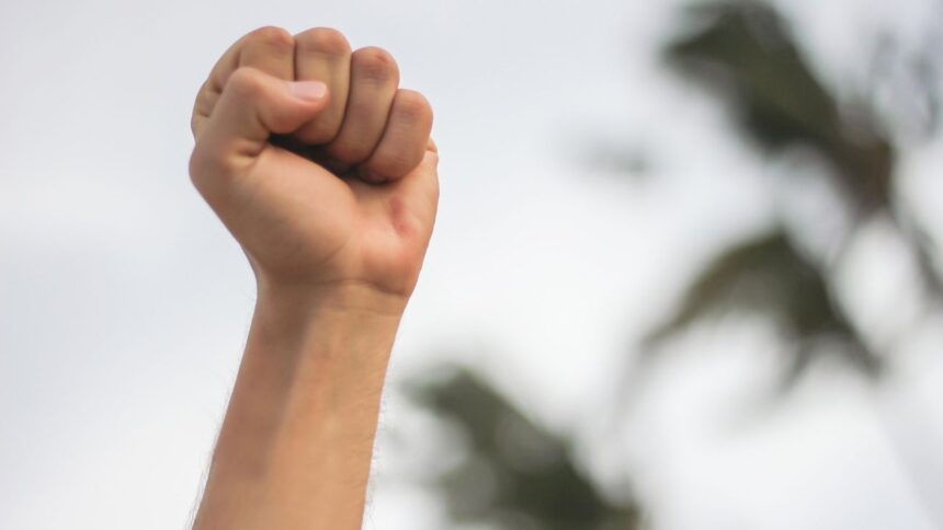 Vecinos de Villa Las Mercedes protestan por corte de luz de 12 días