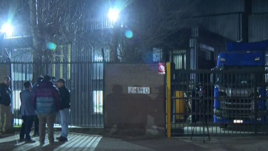 Grupo de delincuentes roba empresa de productos congelados en Renca