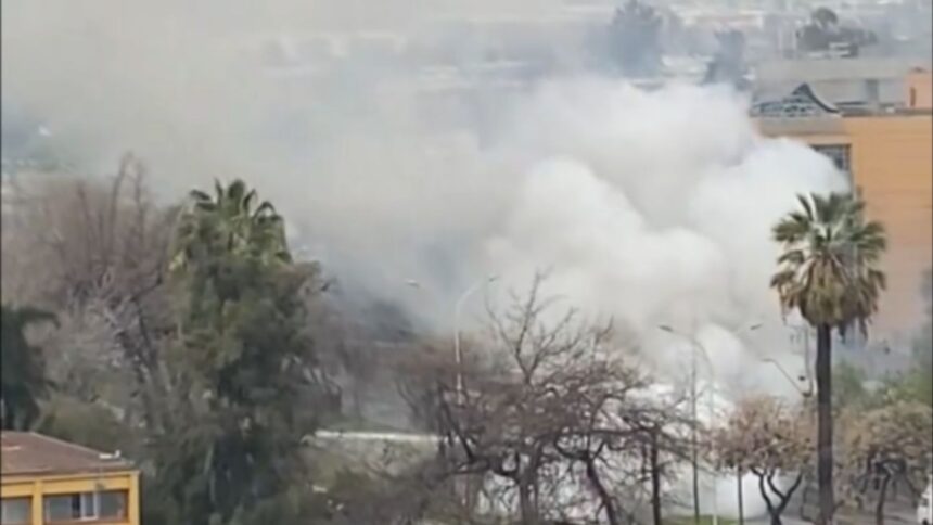 Encapuchados incendian bus Red en Ñuñoa: autoridades buscan responsables