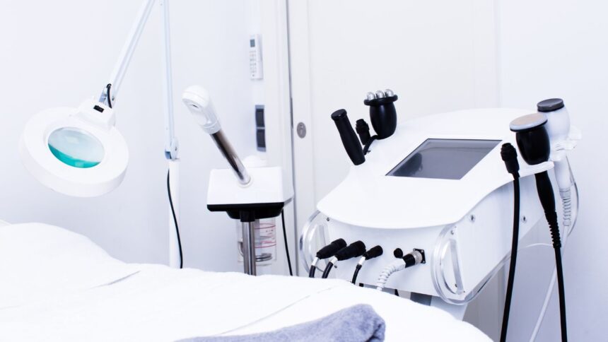 Clausuran clínica estética en Providencia por operaciones invasivas sin autorización