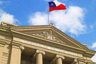 Corte Suprema respalda condición de pago de aranceles para titulación universitaria