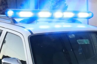 Muerte de hombre tras ser reducido por conserje en edificio: investigación en curso