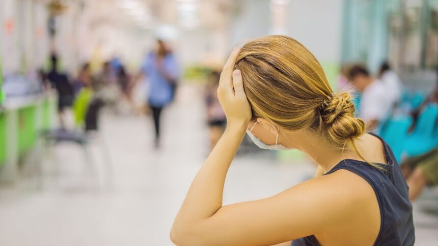 Más de 2,8 millones de personas esperan atención médica en Chile