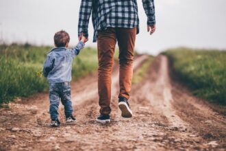 Padre lucha por custodia y cambia de género para obtener igualdad