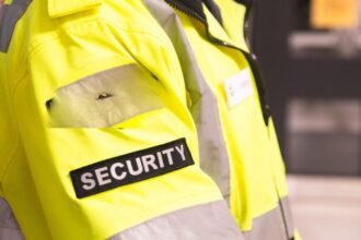 Vecinos atacan a guardias municipales en Colina: falta de herramientas y proyecto de ley