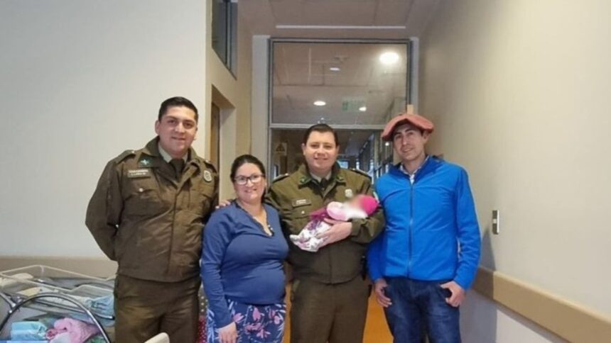 Funcionarios de Carabineros de Puerto Varas asisten parto en patrulla policial