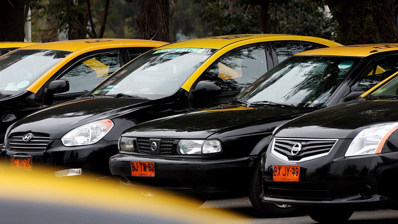 Taxistas se someten a fiscalización para obtener sello distintivo de seguridad Taxistas se someten a fiscalización para obtener sello distintivo de seguridad